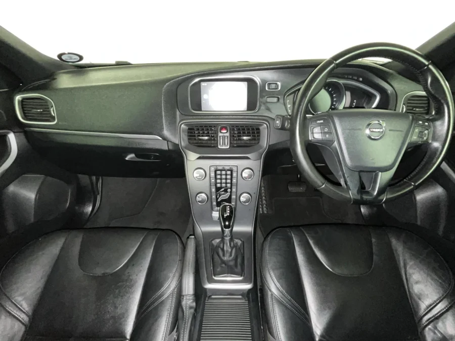 Used 2019 Volvo V40 T2 Kinetic - WeBuyCars JHB South Used 2019 Volvo V40 T2 Kinetic - WeBuyCars JHB South