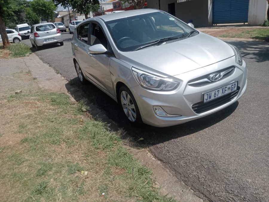 Used 2016 Hyundai Accent sedan 1.6 Fluid auto - Wariz Auto Used 2016 Hyundai Accent sedan 1.6 Fluid auto - Wariz Auto