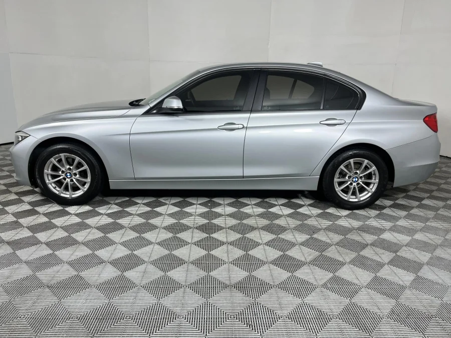 Used 2015 BMW 3 Series 320i sports-auto - WeBuyCars Epping Used 2015 BMW 3 Series 320i sports-auto - WeBuyCars Epping