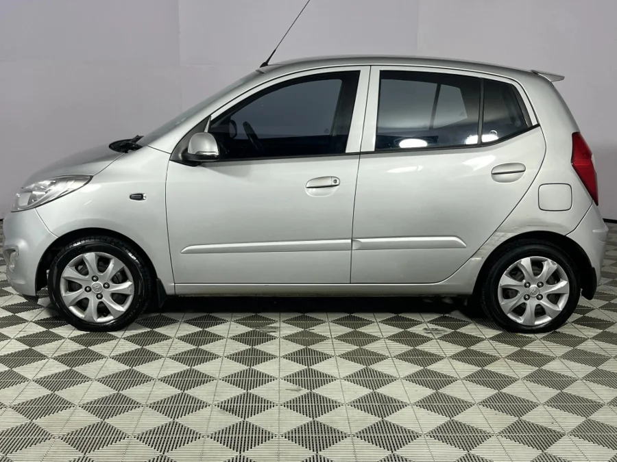 Used 2017 Hyundai i10 1.1 Motion - WeBuyCars Durban