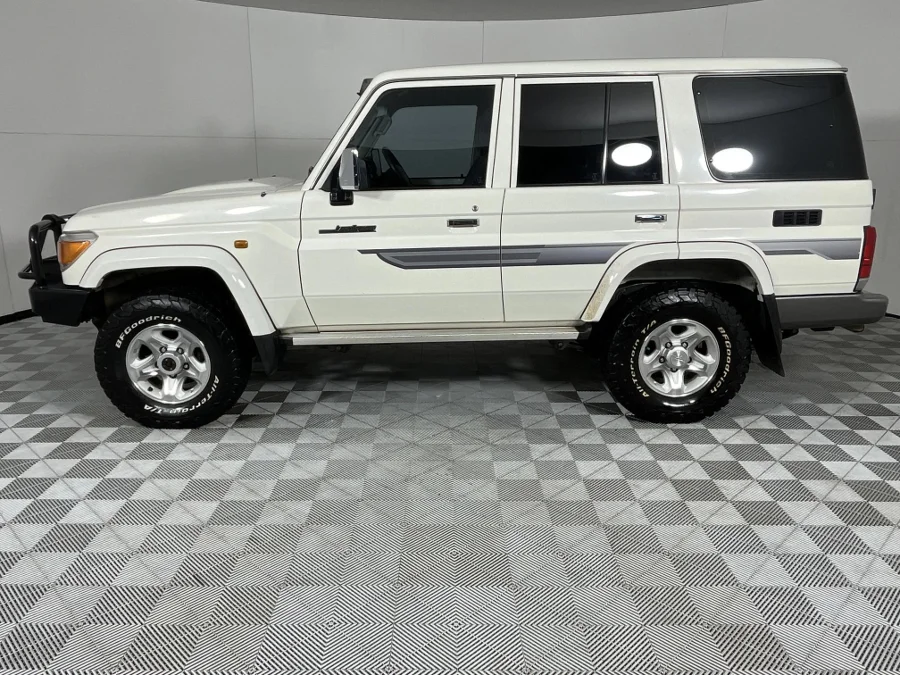 Used 2016 Toyota Land Cruiser 76 4.5D-4D V8 station wagon LX - WeBuyCars Gqeberha Used 2016 Toyota Land Cruiser 76 4.5D-4D V8 station wagon LX - WeBuyCars Gqeberha