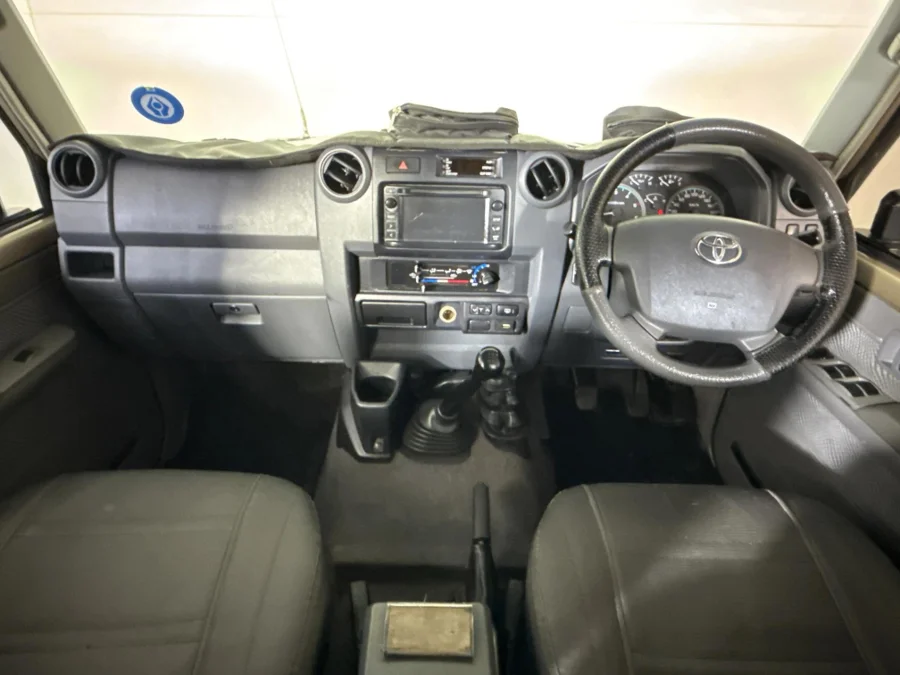 Used 2014 Toyota Land Cruiser 76 4.5D-4D V8 station wagon LX - WeBuyCars Midstream Used 2014 Toyota Land Cruiser 76 4.5D-4D V8 station wagon LX - WeBuyCars Midstream