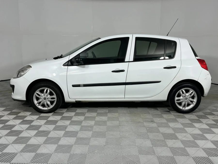 Used 2006 Renault Clio 1.6 Expression 5-door automatic - WeBuyCars Durban Used 2006 Renault Clio 1.6 Expression 5-door automatic - WeBuyCars Durban