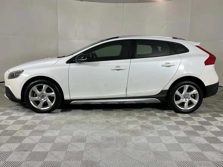Used 2015 Volvo V40 Cross Country T4 Elite auto - WeBuyCars Silverlakes