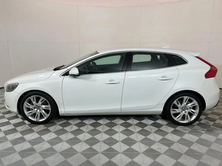 Used 2013 Volvo V40 T4 Excel auto - WeBuyCars JHB South Used 2013 Volvo V40 T4 Excel auto - WeBuyCars JHB South