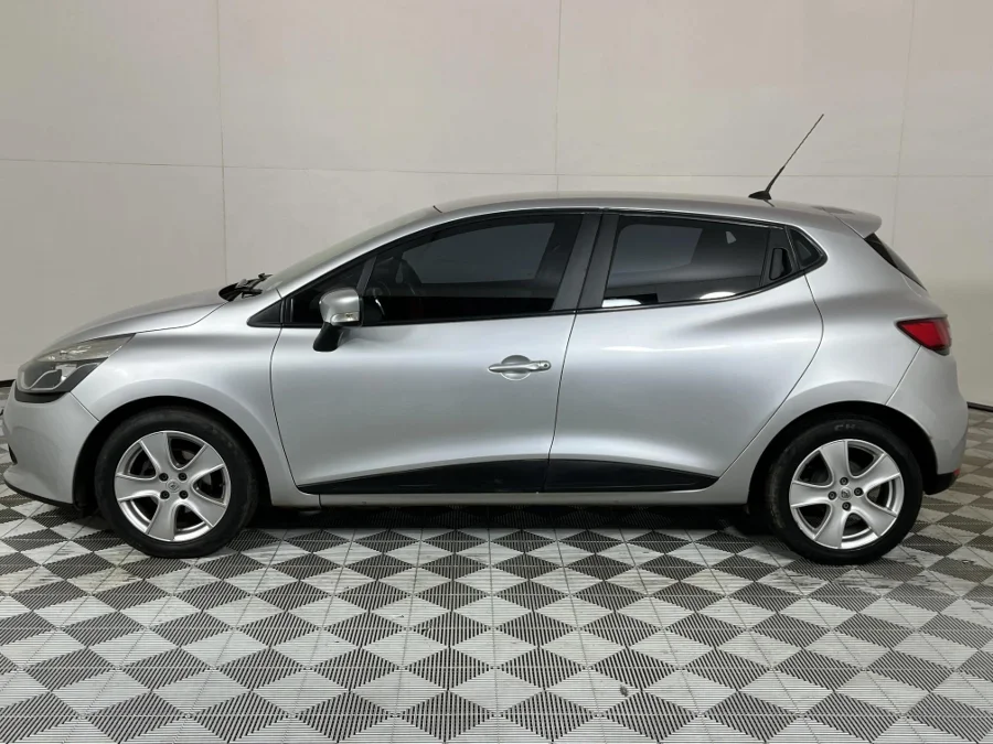 Used 2015 Renault Clio 66kW turbo Expression - WeBuyCars JHB South