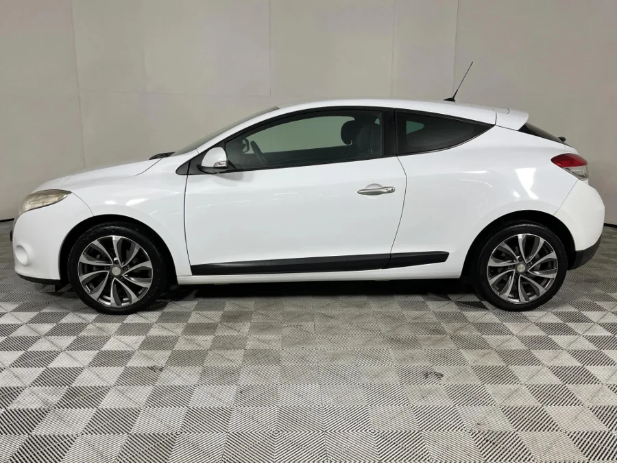 Used 2010 Renault Megane Mégane coupé 1.6 Dynamique - WeBuyCars The Dome Used 2010 Renault Megane Mégane coupé 1.6 Dynamique - WeBuyCars The Dome