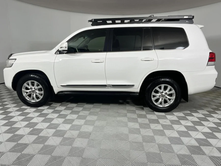 Used 2016 Toyota Land Cruiser 200 4.5D-4D V8 VX - WeBuyCars Silverlakes Used 2016 Toyota Land Cruiser 200 4.5D-4D V8 VX - WeBuyCars Silverlakes