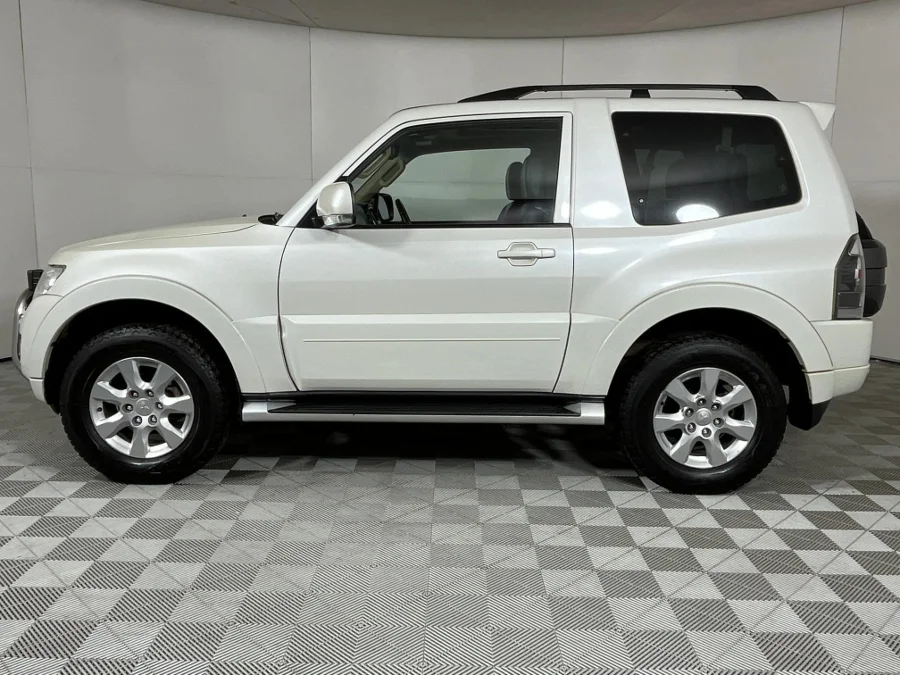 Used 2017 Mitsubishi Pajero 3-door 3.2DI-D GLS Pajero Legend Limited Edition 100 - WeBuyCars Polokwane