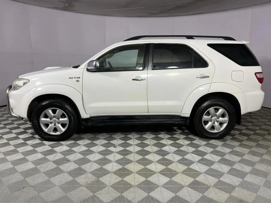 Used 2011 Toyota Fortuner 3.0D-4D 4x4 auto - WeBuyCars Epping Used 2011 Toyota Fortuner 3.0D-4D 4x4 auto - WeBuyCars Epping