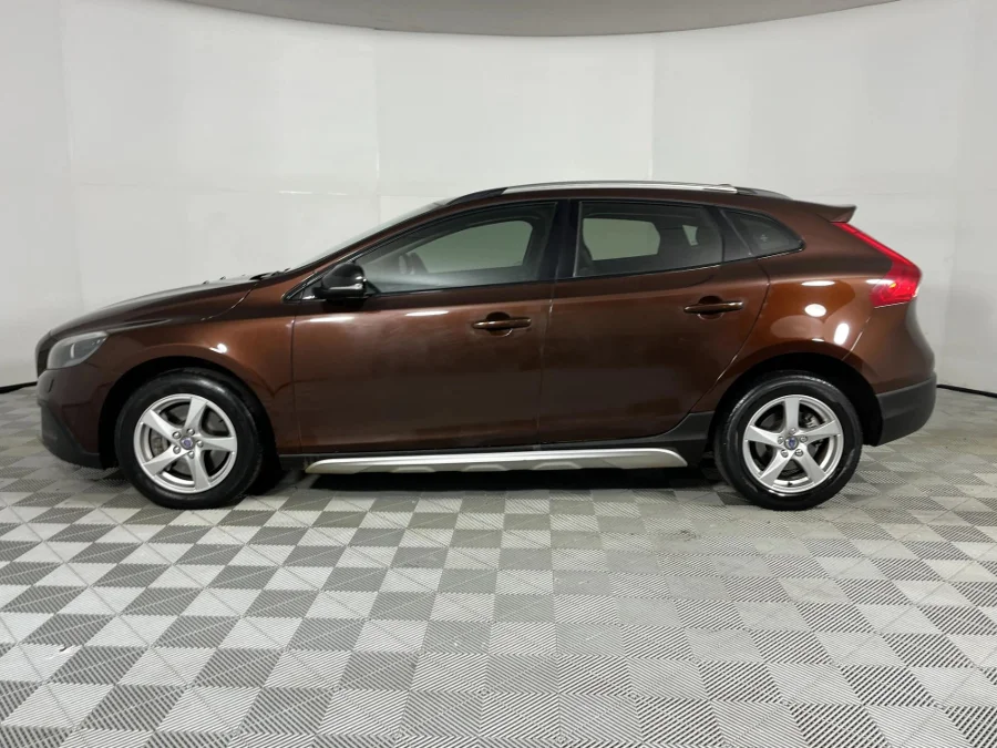 Used 2017 Volvo V40 Cross Country D4 Momentum - WeBuyCars Silverlakes Used 2017 Volvo V40 Cross Country D4 Momentum - WeBuyCars Silverlakes