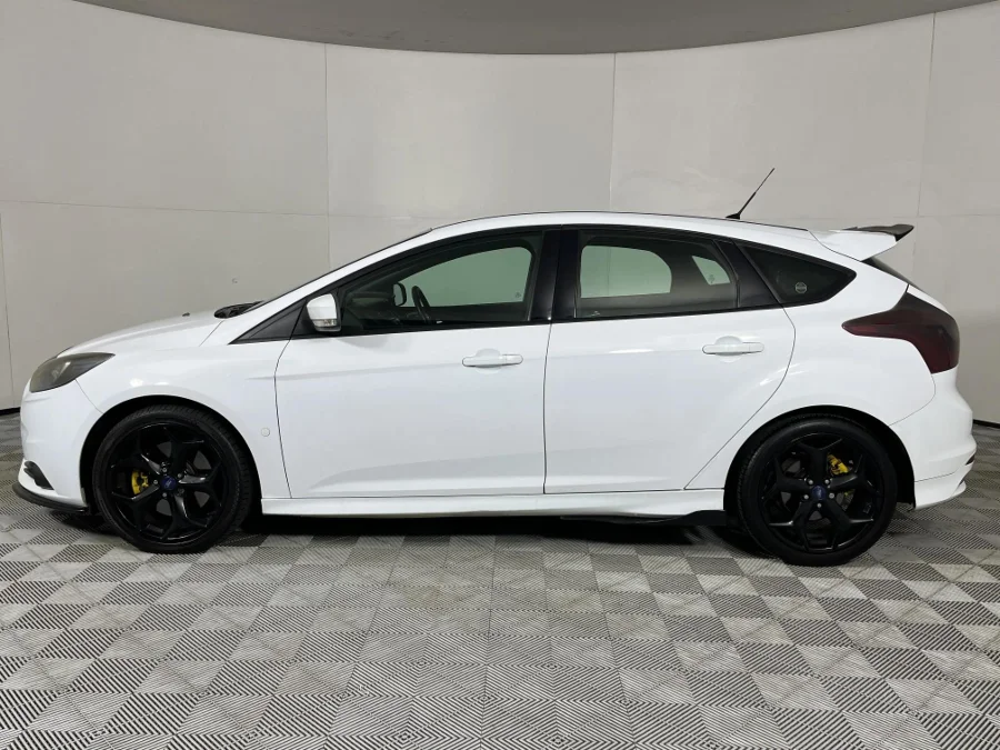 Used 2015 Ford Focus ST 1 - WeBuyCars Riverhorse Used 2015 Ford Focus ST 1 - WeBuyCars Riverhorse