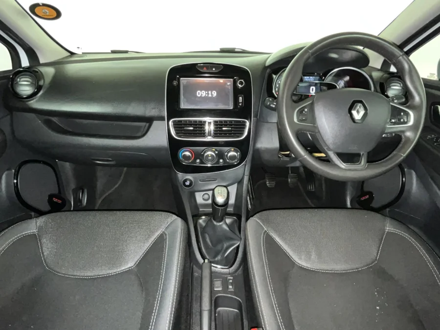Used 2018 Renault Clio 66kW turbo Authentique - WeBuyCars Germiston