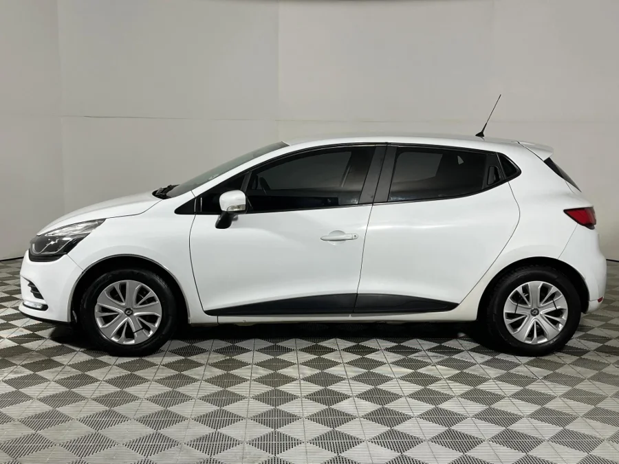 Used 2018 Renault Clio 66kW turbo Authentique - WeBuyCars Germiston