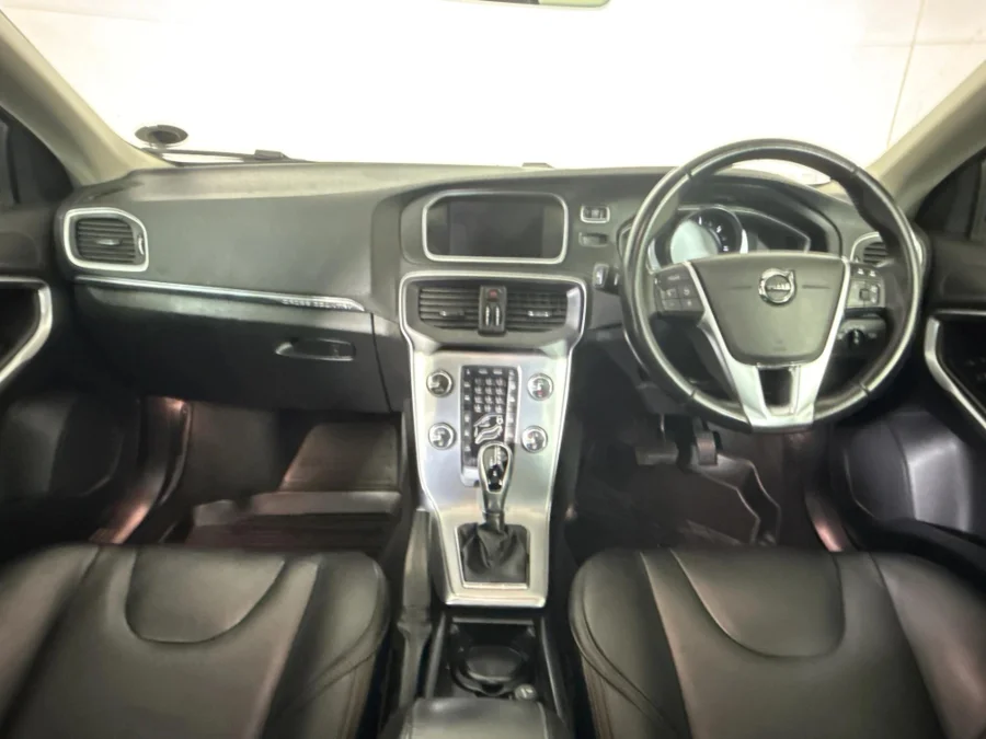 Used 2019 Volvo V40 Cross Country D3 Inscription - WeBuyCars Midstream