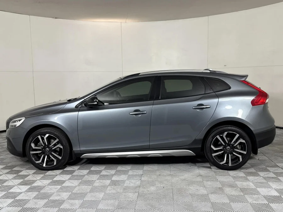 Used 2019 Volvo V40 Cross Country D3 Inscription - WeBuyCars Midstream