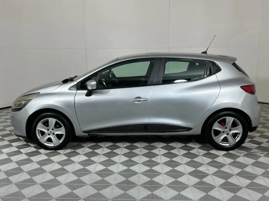 Used 2015 Renault Clio 66kW turbo Expression - WeBuyCars JHB South Used 2015 Renault Clio 66kW turbo Expression - WeBuyCars JHB South