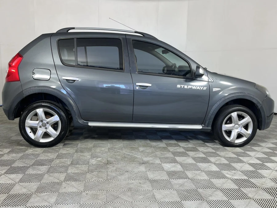 Used 2015 Renault Sandero Stepway 1.6 - WeBuyCars George Used 2015 Renault Sandero Stepway 1.6 - WeBuyCars George