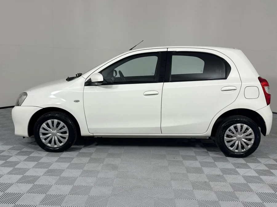 Used 2014 Toyota Etios hatch 1.5 Sprint - WeBuyCars Vereeniging Used 2014 Toyota Etios hatch 1.5 Sprint - WeBuyCars Vereeniging