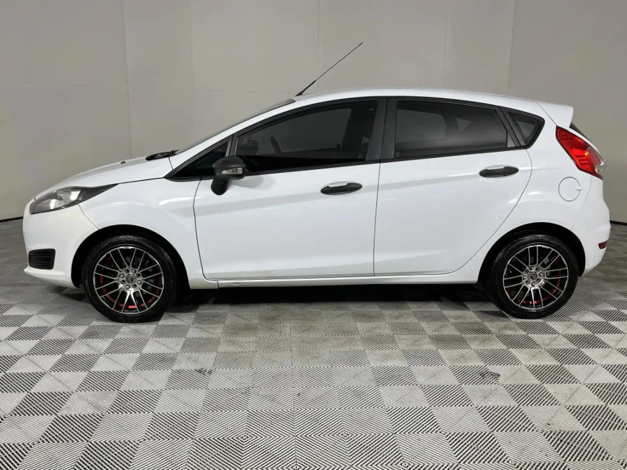 Used 2015 Ford Fiesta 5-door 1.6TDCi Ambiente - WeBuyCars The Dome