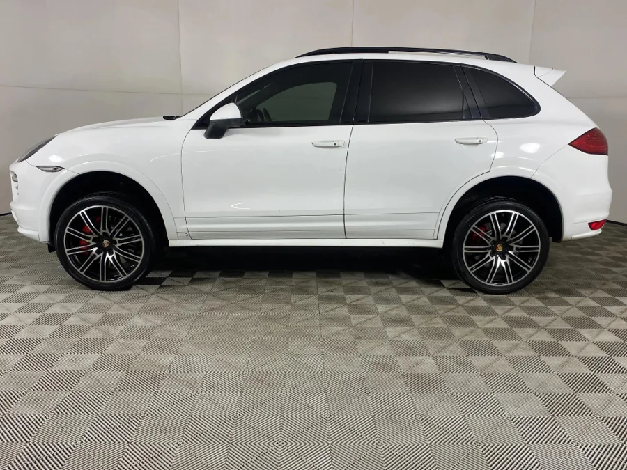 Used 2013 Porsche Cayenne turbo - WeBuyCars The Dome