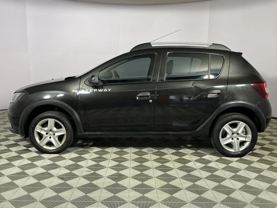 Used 2017 Renault Sandero 66kW turbo Stepway Dynamique - WeBuyCars Germiston