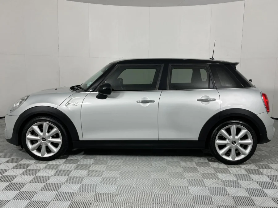 Used 2017 MINI Hatch Cooper S Hatch 5-door Seven 7 auto - WeBuyCars Gqeberha Used 2017 MINI Hatch Cooper S Hatch 5-door Seven 7 auto - WeBuyCars Gqeberha