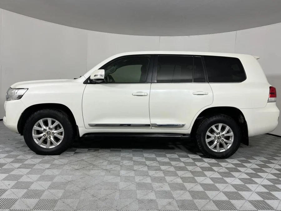 Used 2016 Toyota Land Cruiser 200 4.5D-4D V8 VX - WeBuyCars Germiston Used 2016 Toyota Land Cruiser 200 4.5D-4D V8 VX - WeBuyCars Germiston