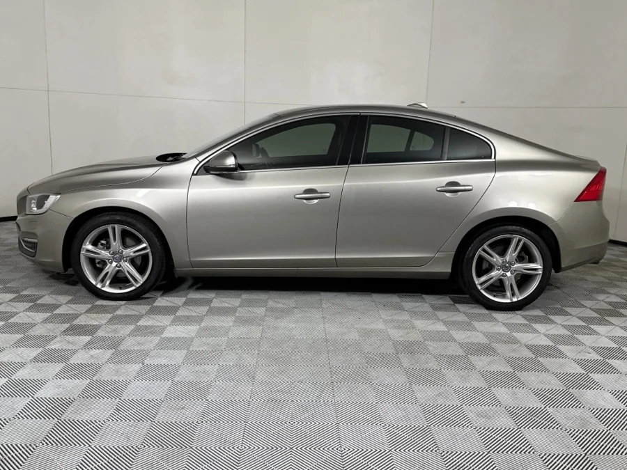 Used 2017 Volvo S60 T3 Momentum auto - WeBuyCars Midstream