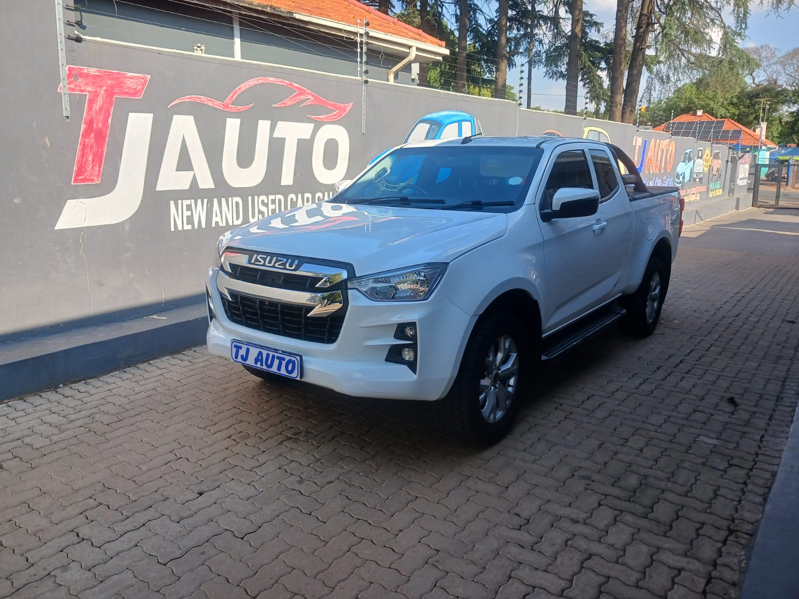 Used 2023 Isuzu D-Max 1.9TD Extended cab LS auto