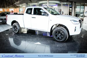 Used 2023 Isuzu D-Max 1.9TD Extended cab LS manual