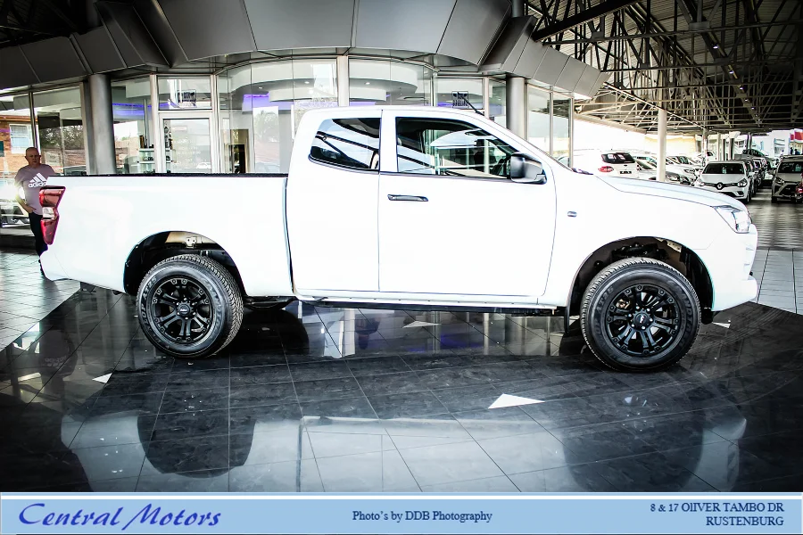 Used 2023 Isuzu D-Max 1.9TD Extended cab LS manual - Private Seller Used 2023 Isuzu D-Max 1.9TD Extended cab LS manual - Private Seller