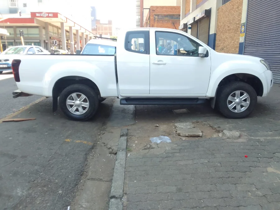 Used 2016 Isuzu KB 250D-Teq Extended cab Hi-Rider - Andy Auto Used 2016 Isuzu KB 250D-Teq Extended cab Hi-Rider - Andy Auto