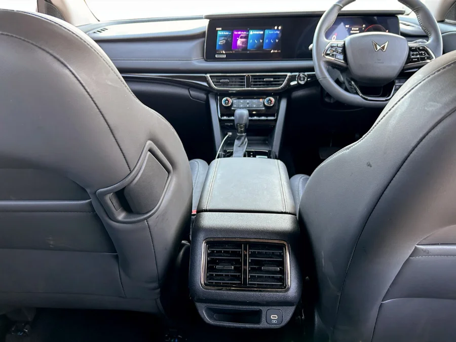 Used 2025 Mahindra XUV700 2.0T AX7L - IC Auto Benoni