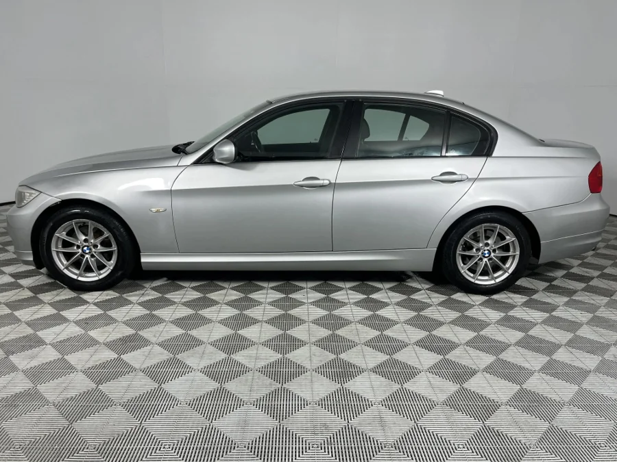 Used 2011 BMW 3 Series 320i auto - WeBuyCars Epping Used 2011 BMW 3 Series 320i auto - WeBuyCars Epping