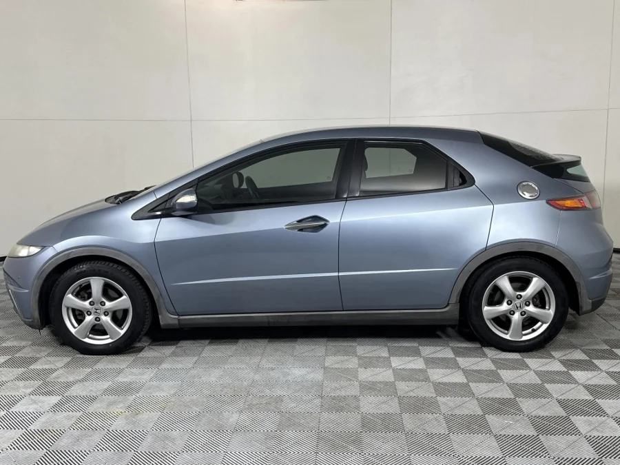 Used 2009 Honda Civic hatch 1.8 EXi - WeBuyCars Midstream Used 2009 Honda Civic hatch 1.8 EXi - WeBuyCars Midstream