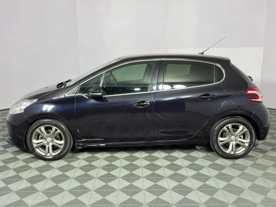 Used 2014 Peugeot 208 5-door 1.6 Active auto - WeBuyCars Rustenburg Used 2014 Peugeot 208 5-door 1.6 Active auto - WeBuyCars Rustenburg