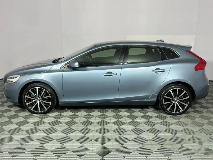 Used 2018 Volvo V40 Cross Country D3 Inscription - WeBuyCars Silverlakes Used 2018 Volvo V40 Cross Country D3 Inscription - WeBuyCars Silverlakes