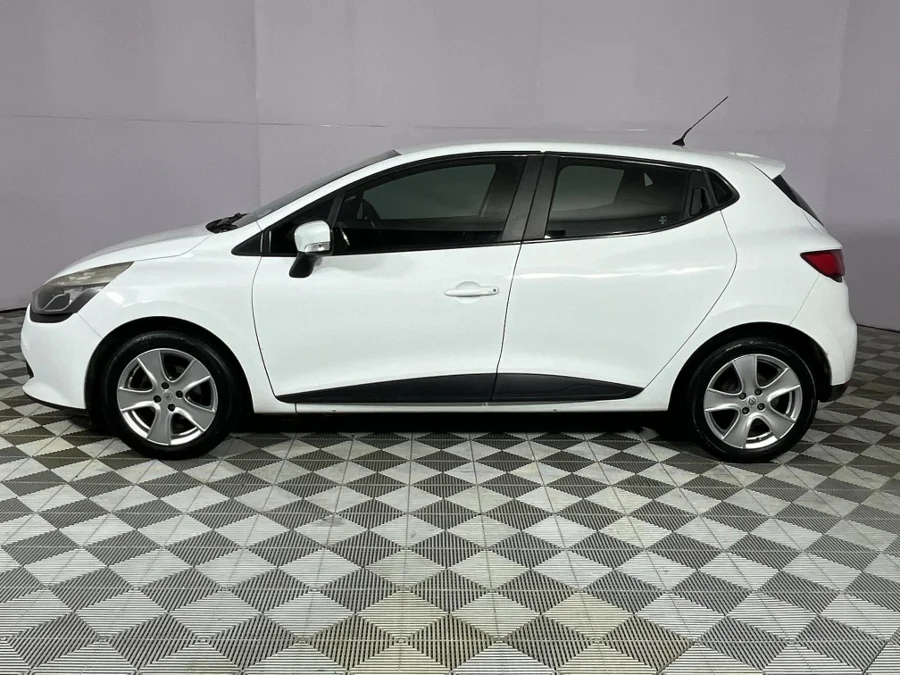 Used 2015 Renault Clio 66kW turbo Expression - WeBuyCars Vereeniging Used 2015 Renault Clio 66kW turbo Expression - WeBuyCars Vereeniging