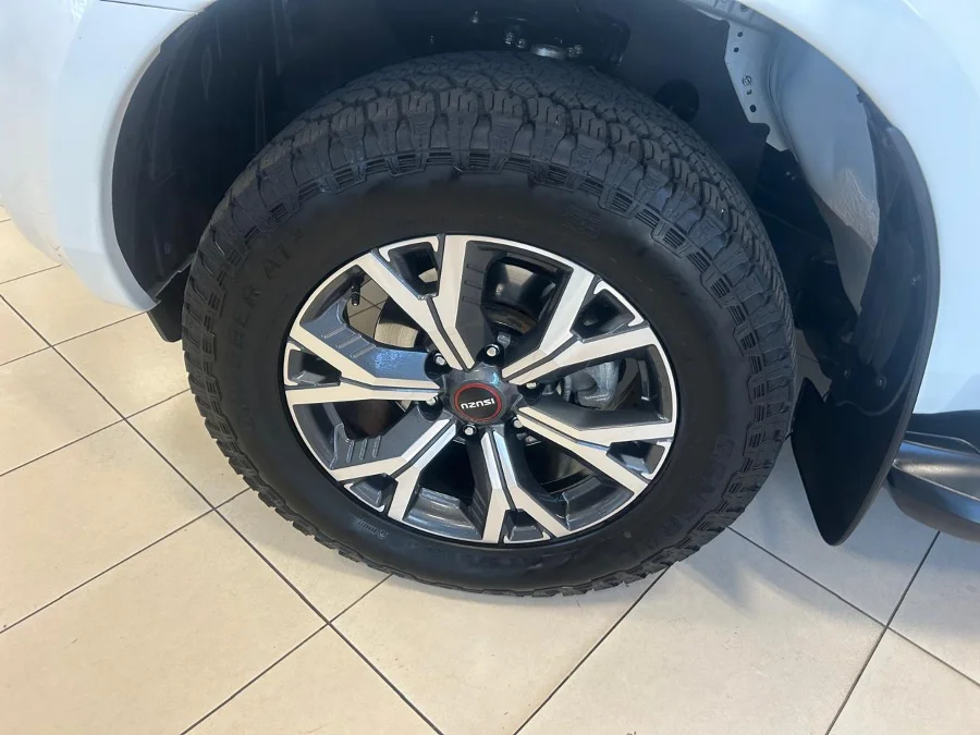 Used 2025 Isuzu D-Max 3.0TD double cab LSE 4x4 - Godrich Toyota Used 2025 Isuzu D-Max 3.0TD double cab LSE 4x4 - Godrich Toyota