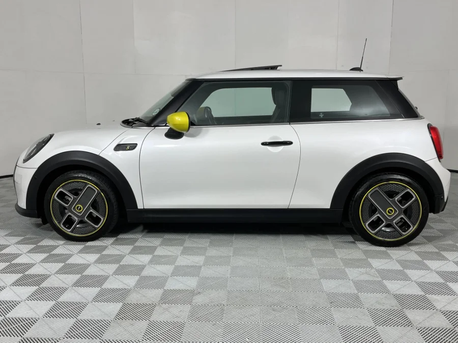 Used 2023 MINI Hatch Cooper SE Hatch 3-door - WeBuyCars Gqeberha