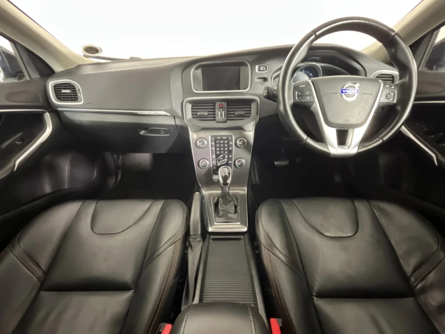 Used 2015 Volvo V40 Cross Country D3 Elite - WeBuyCars The Dome Used 2015 Volvo V40 Cross Country D3 Elite - WeBuyCars The Dome