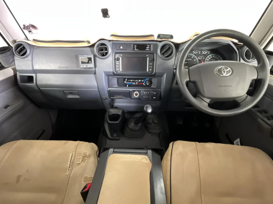 Used 2015 Toyota Land Cruiser 76 4.5D-4D V8 station wagon LX - WeBuyCars The Dome