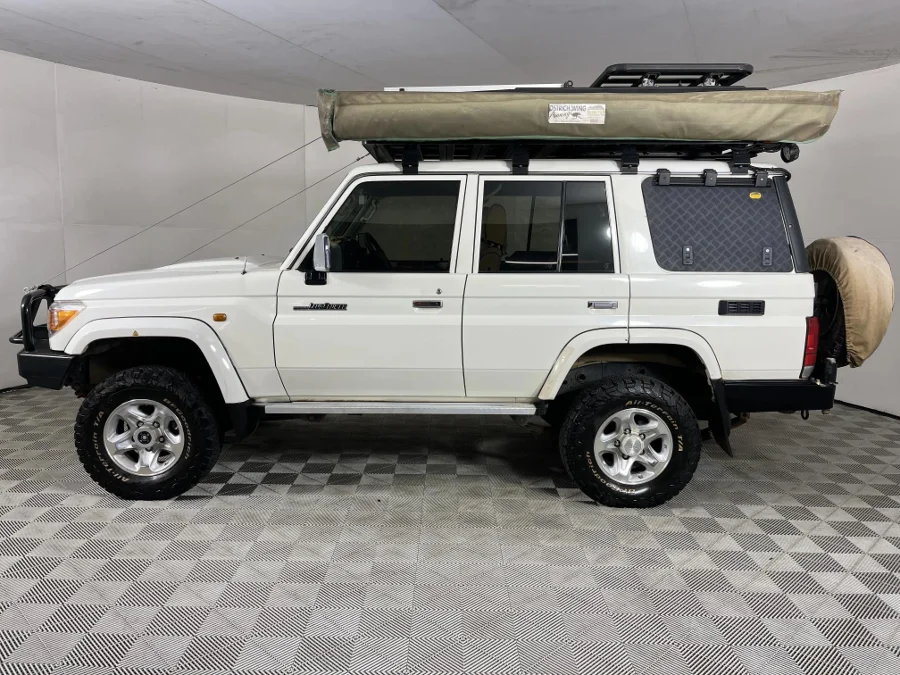 Used 2015 Toyota Land Cruiser 76 4.5D-4D V8 station wagon LX - WeBuyCars The Dome