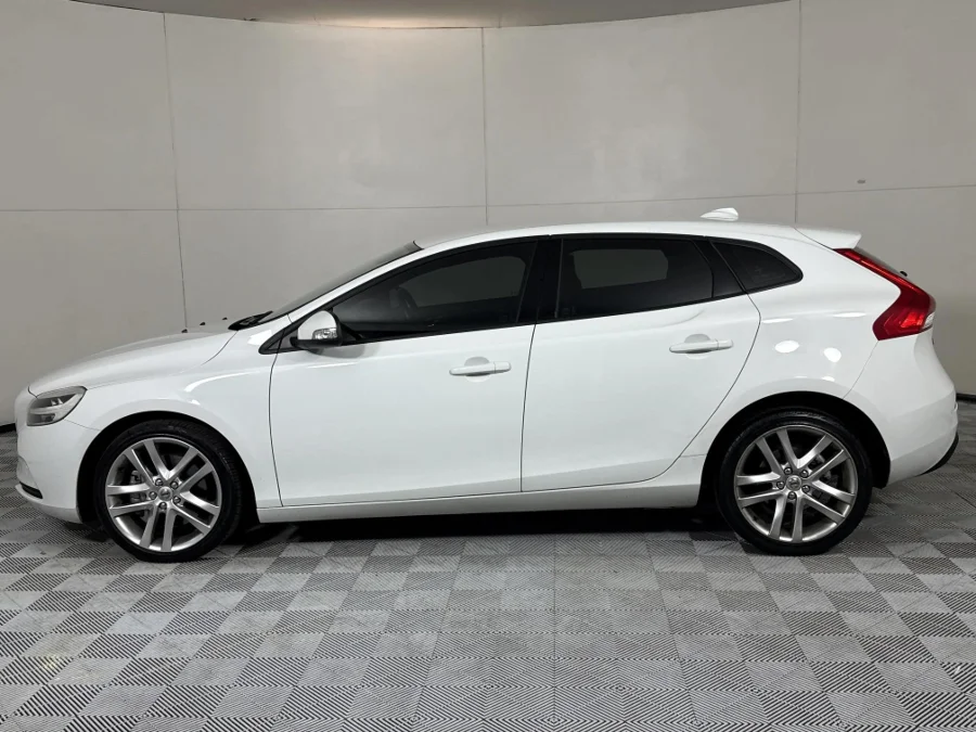 Used 2019 Volvo V40 T2 Kinetic - WeBuyCars Midstream Used 2019 Volvo V40 T2 Kinetic - WeBuyCars Midstream