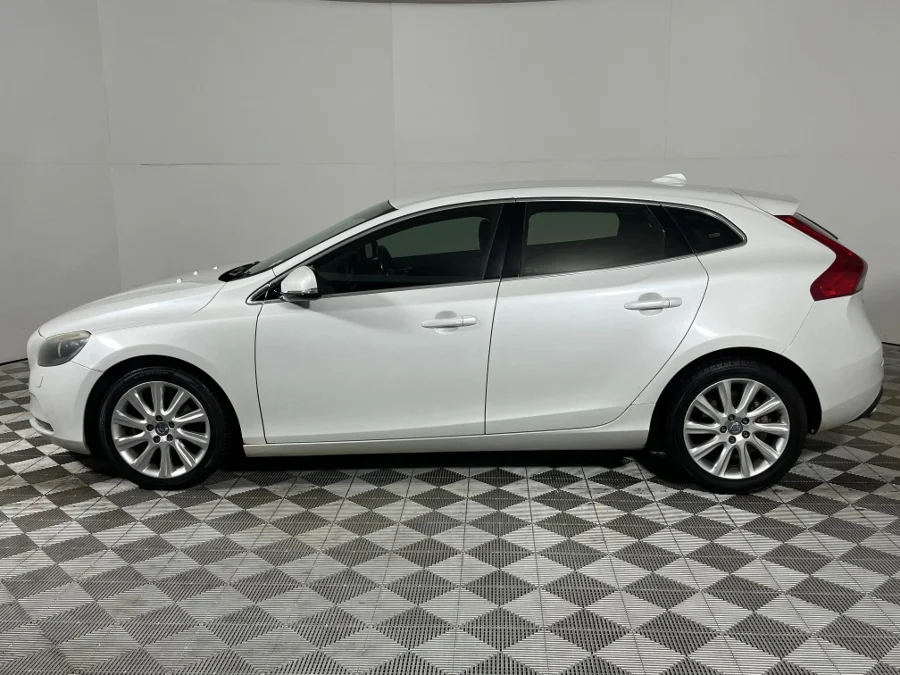 Used 2015 Volvo V40 T3 Inscription - WeBuyCars Germiston Used 2015 Volvo V40 T3 Inscription - WeBuyCars Germiston