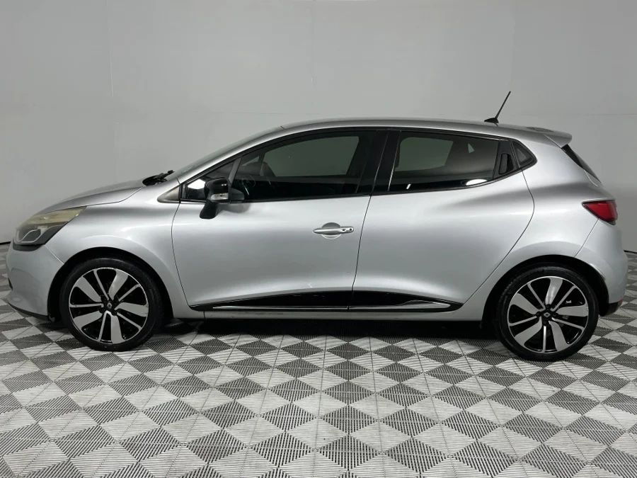 Used 2014 Renault Clio 66kW turbo Dynamique - WeBuyCars Richmond Used 2014 Renault Clio 66kW turbo Dynamique - WeBuyCars Richmond