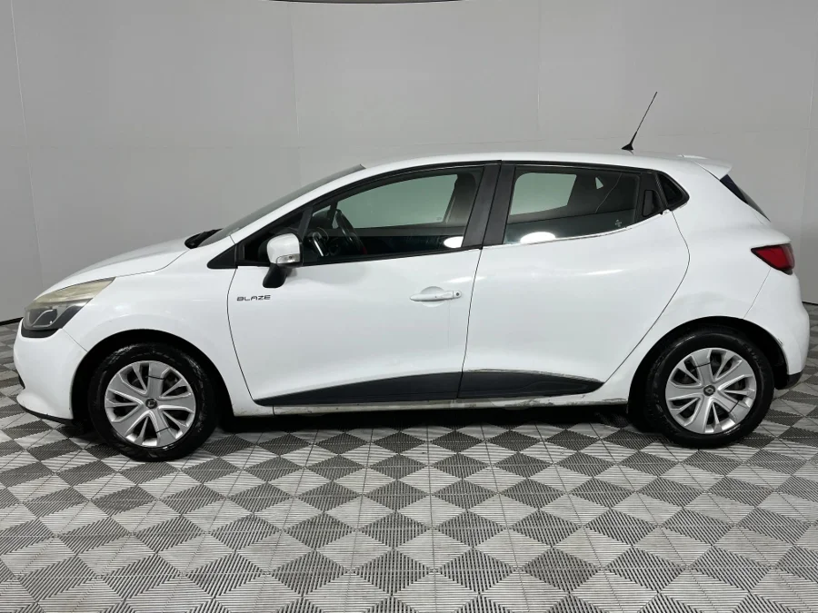 Used 2016 Renault Clio 66kW turbo Blaze - WeBuyCars Richmond Used 2016 Renault Clio 66kW turbo Blaze - WeBuyCars Richmond