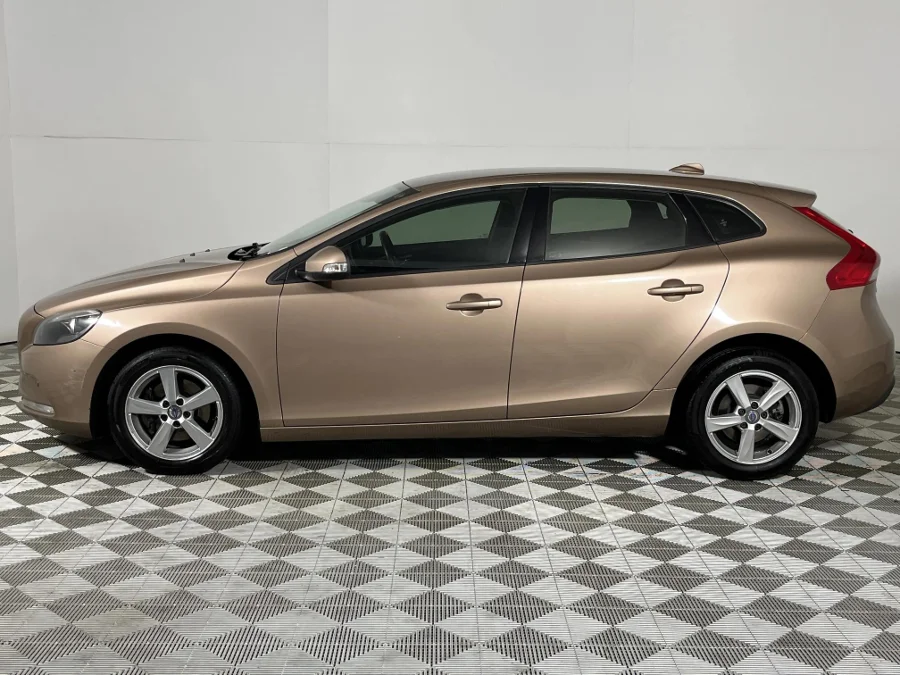 Used 2016 Volvo V40 D2 Kinetic - WeBuyCars Germiston Used 2016 Volvo V40 D2 Kinetic - WeBuyCars Germiston