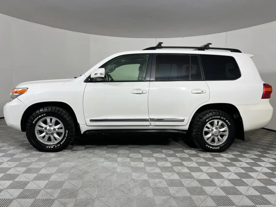 Used 2013 Toyota Land Cruiser 200 4.5D-4D V8 VX - WeBuyCars Pietermaritzburg Used 2013 Toyota Land Cruiser 200 4.5D-4D V8 VX - WeBuyCars Pietermaritzburg